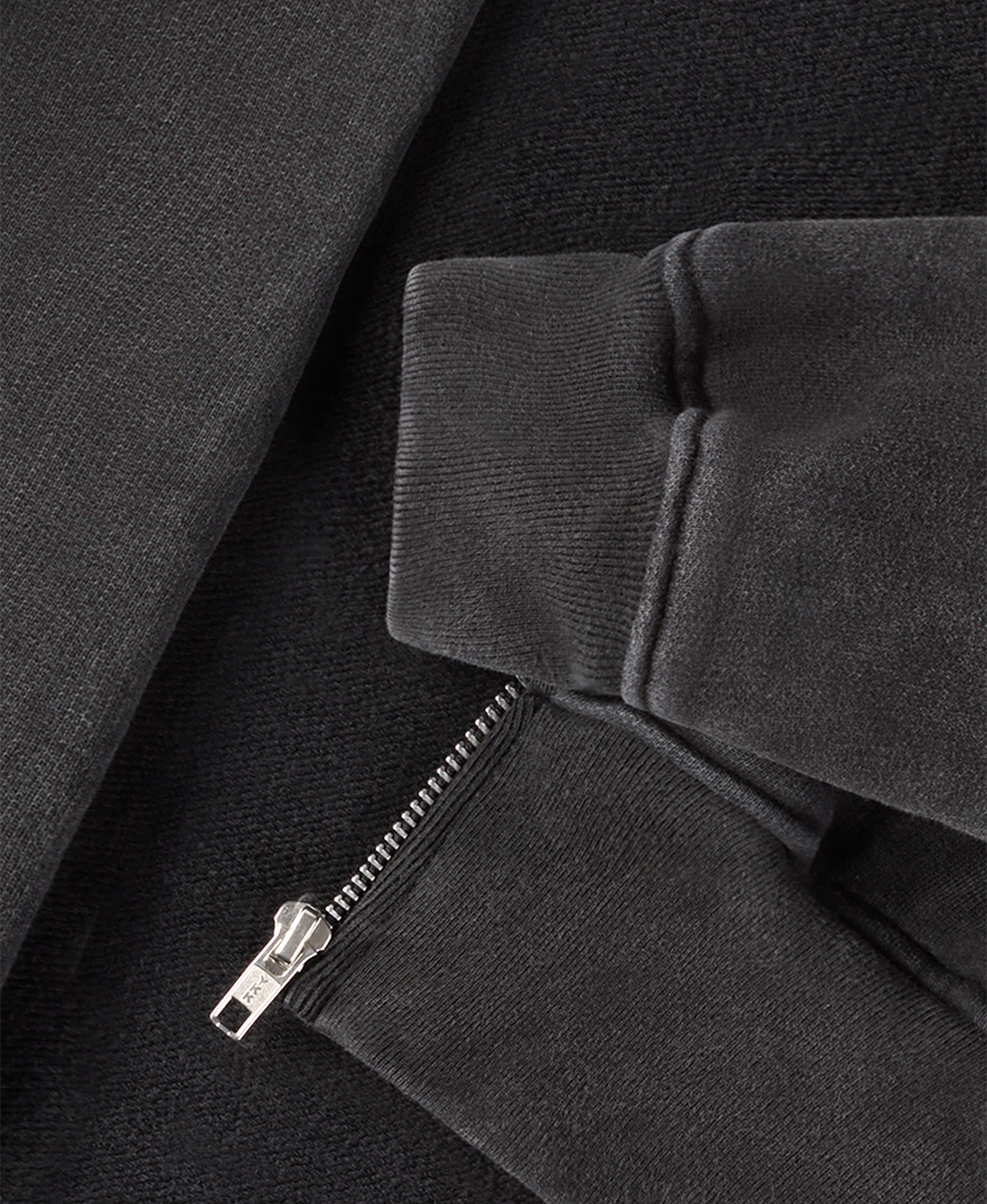 600 GSM 'Vintage Black' Zipper